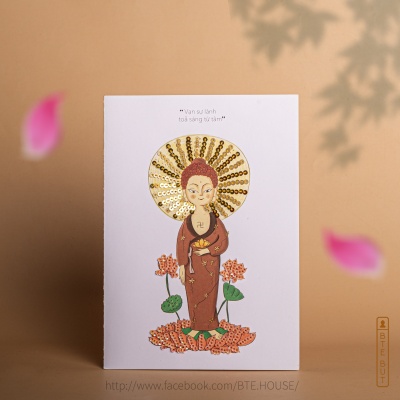 THIỆP THÊU TAY KIM SA - A DI ĐÀ CẦM SEN VÀNG